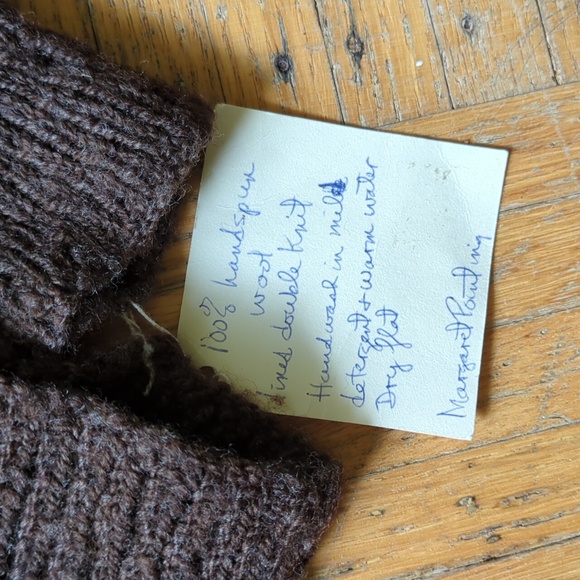 Handspun Wool Double Knit Toque / Beanie and Mitts - Picture 4 of 6